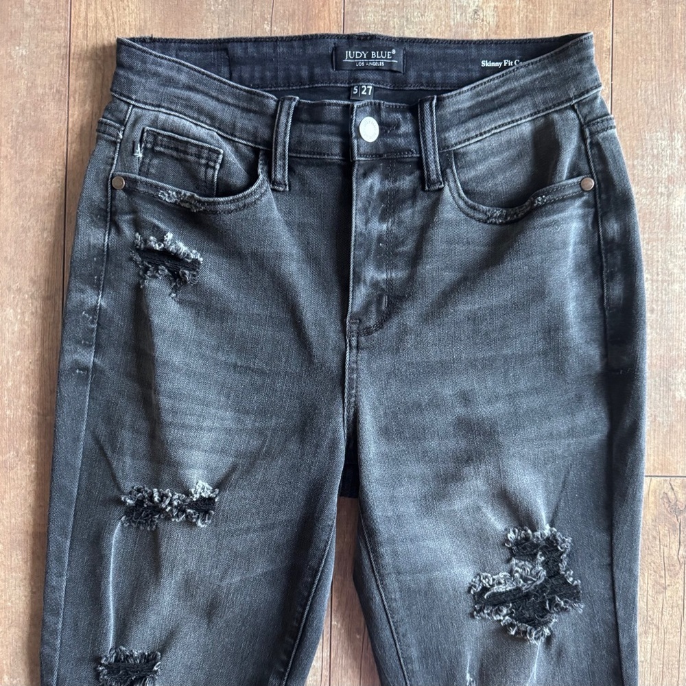 Judy Blue Skinny Fit Capri High Rise Distressed Black Stretch Jeans Size 5/27 - Picture 5 of 9